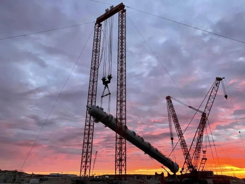XGC28000 Type 2000ton crawler crane the bottom assisting crane
