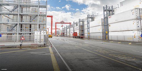 Reefer_Racks_and_Safety_Tunnels_at_Container_Terminal_Vlissingen_02